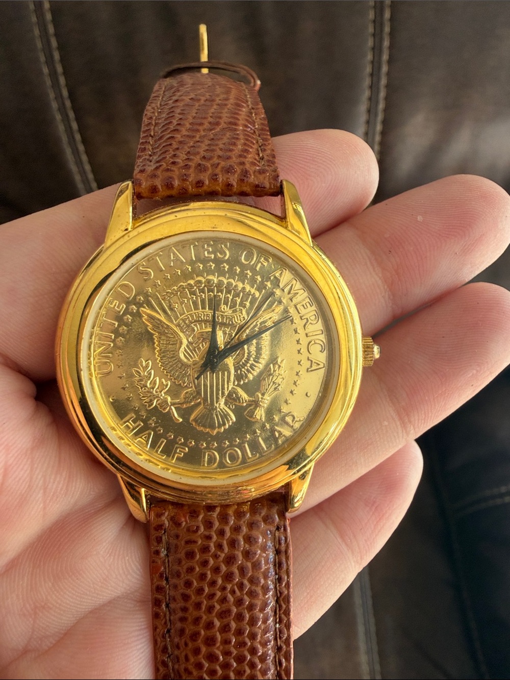 •AMERICAN HISTORY SOCIETY• Timepieces Half Dollar Coin wristwatch~dead battery